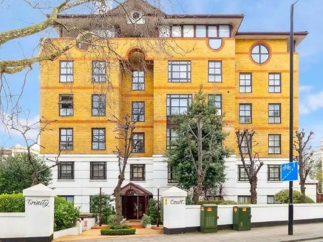 Flat for sale in Bayswater, Greater London