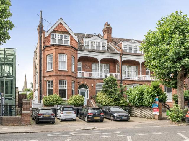 Flat for sale in Muswell Hill, Greater London