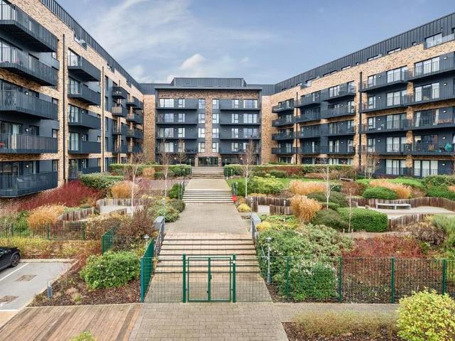 Flat for sale in Repton Manor, Bridgefield