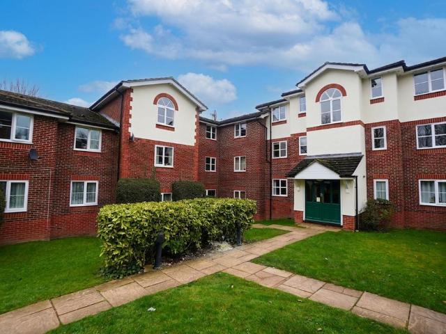 Flat for sale in Daws Hill, Cressex