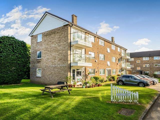 Flat for sale in Pachesham Park, Surrey