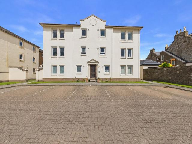 Flat for sale in Ardrossan, Scotland
