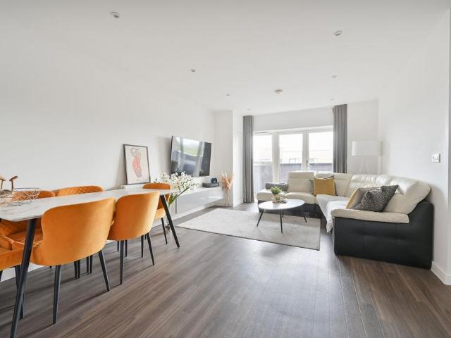 Flat for sale in Watford Rural, Batchworth