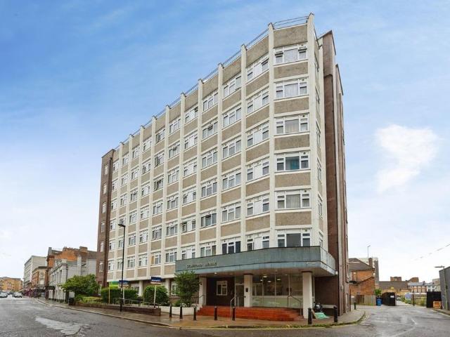 Flat for sale in Aldershot, Hampshire