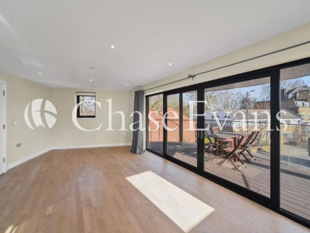 Flat for sale in Bermondsey, Greater London