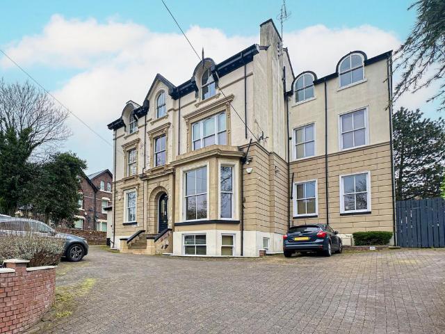 Flat for sale in Calderstones