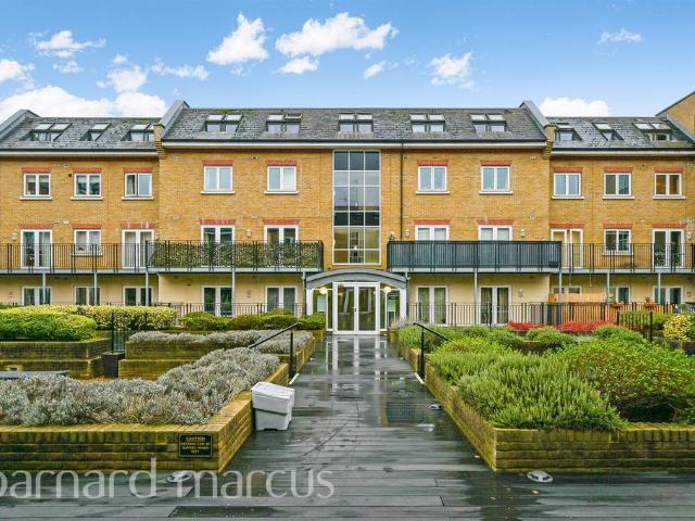 Flat for sale in Earlsfield, Greater London