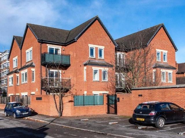 Flat for sale in Compton Acres, Barton In Fabis