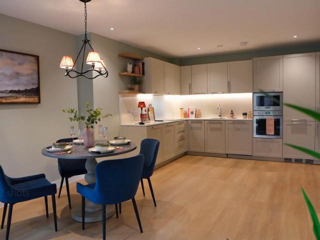 Flat for sale in Shiplake, Berrick Salome