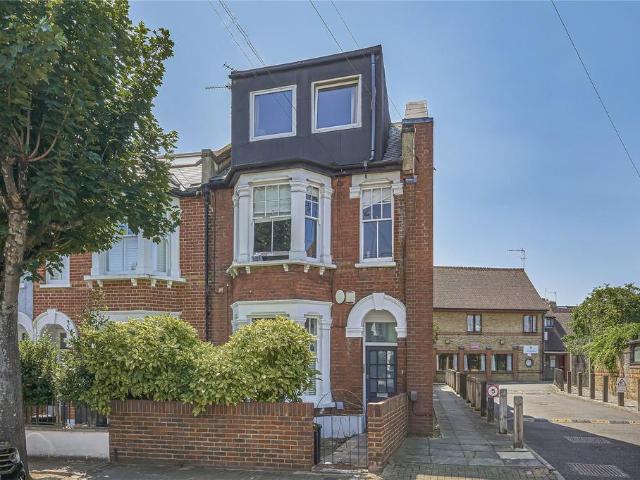 Flat for sale in Balham, Greater London