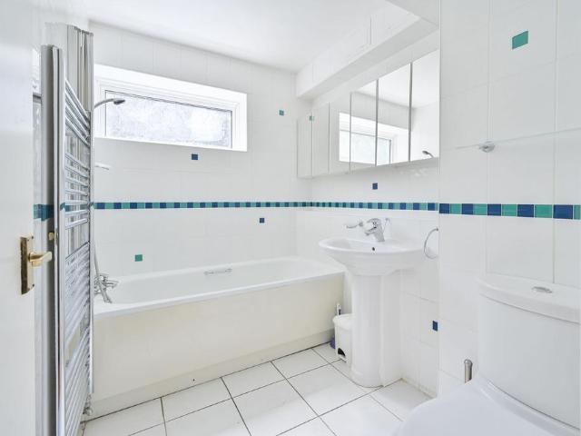 Flat for sale in Bushey