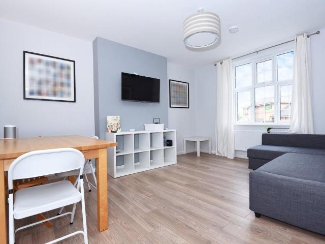 Flat for sale in Norbiton, Greater London
