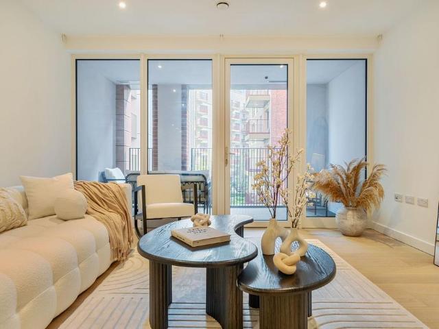 Flat for sale in Elephant and Castle, Greater London