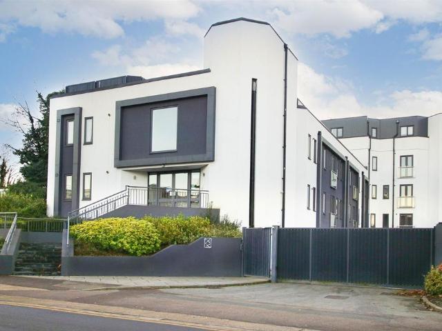 Flat for sale in Walton, Aylesbury