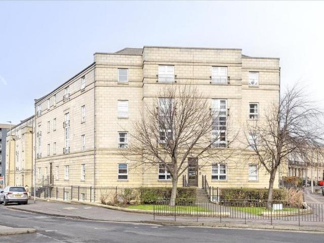 Flat for sale in Gayfield, Broughton
