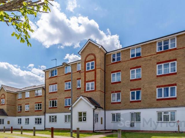 Flat for sale in New Barnet, Greater London