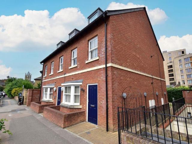 Flat for sale in North Watford