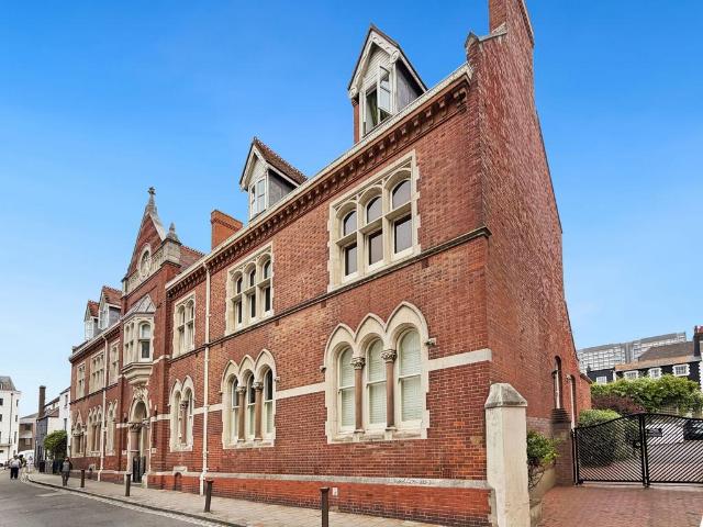 Flat for sale in Queen's Park, Brighton & Hove