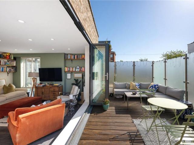 Flat for sale in Brixton, Greater London