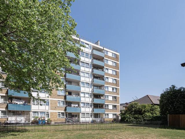Flat for sale in Hoxton, Greater London
