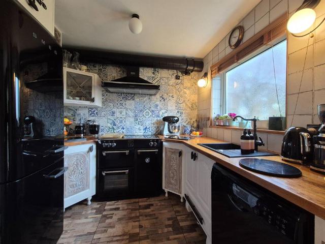 Flat for sale in Dunstable, Bedfordshire