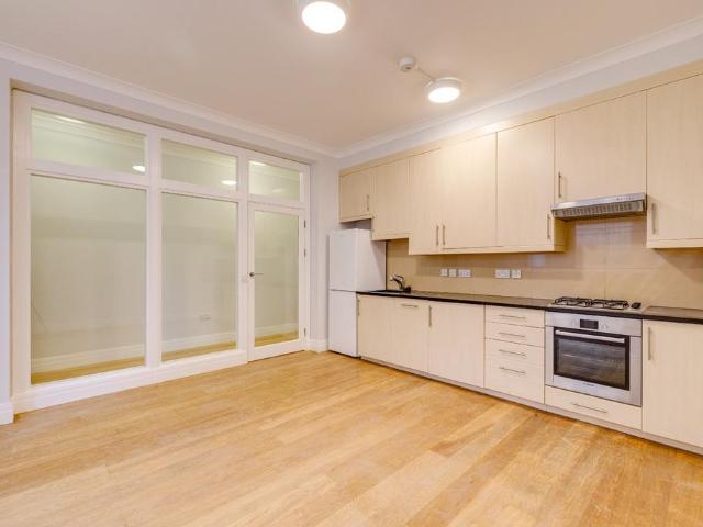 Flat for sale in West Kensington, Greater London