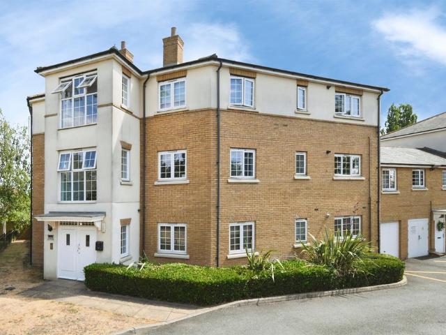 Flat for sale in Chelmsford