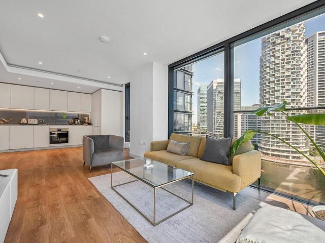 Flat for sale in Limehouse, Greater London