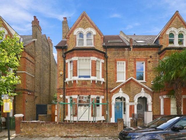 Flat for sale in Abbeville Village, Greater London