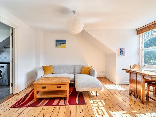 Flat for sale in Crouch End, Greater London
