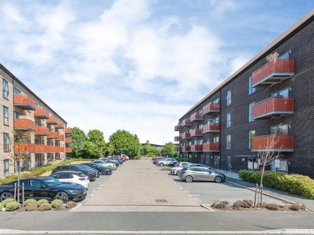 Flat for sale in West Thurrock, South Ockendon