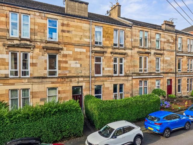 Flat for sale in Shawlands, Scotland