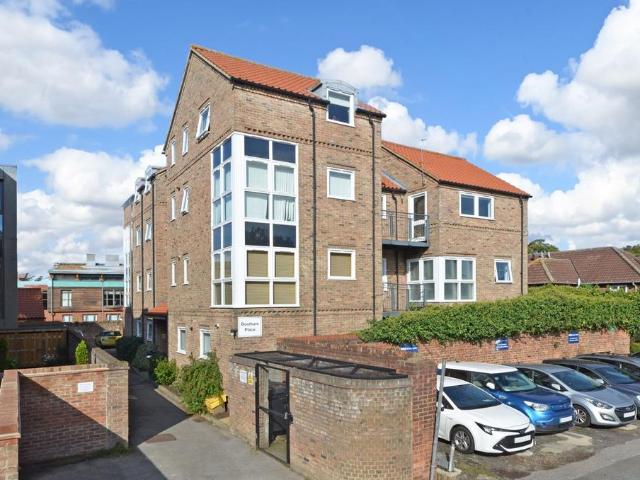 Flat for sale in High Field, York