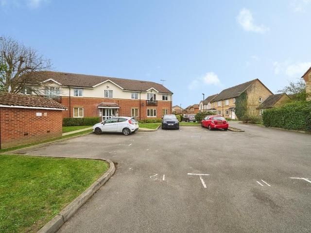 Flat for sale in London Borough of Hounslow, Feltham