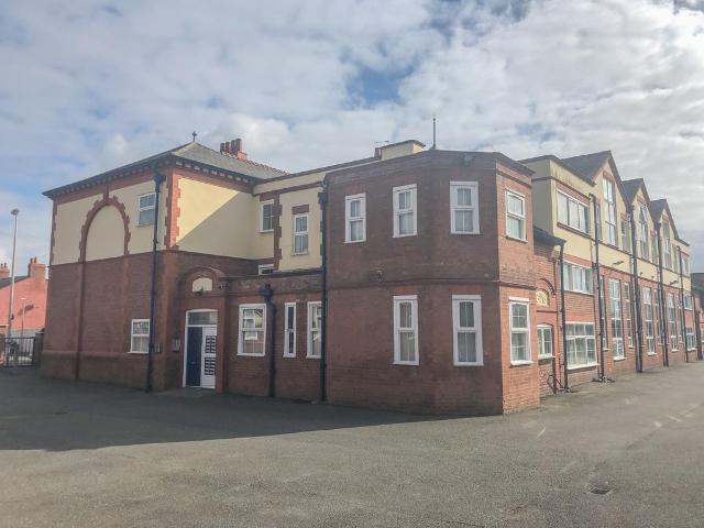 Flat for sale in Rossmore, Cheshire