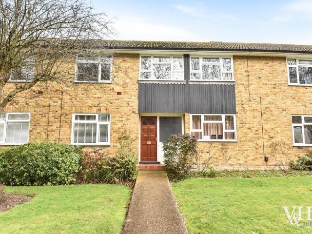 Flat for sale in Pachesham Park, Surrey