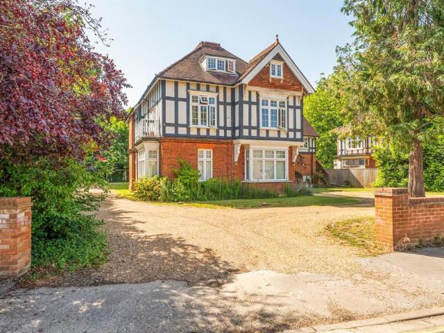 Flat for sale in Fishery, Maidenhead