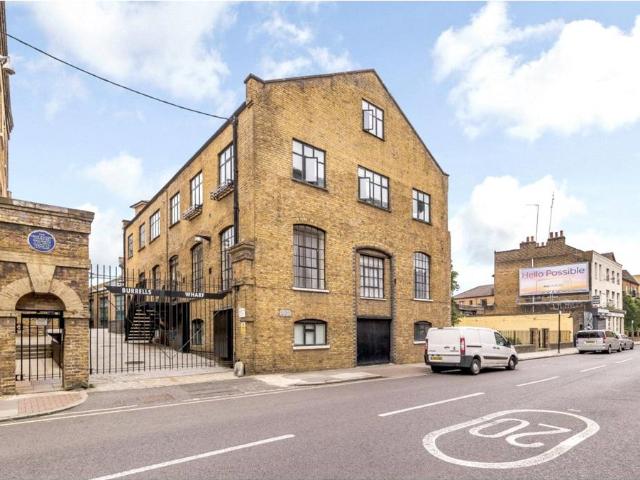 Flat for sale in Isle Of Dogs, Greater London
