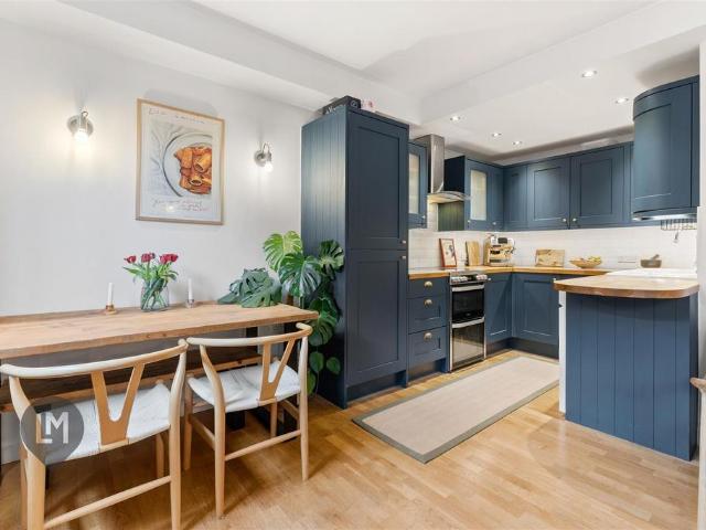 Flat for sale in Southfields, Greater London