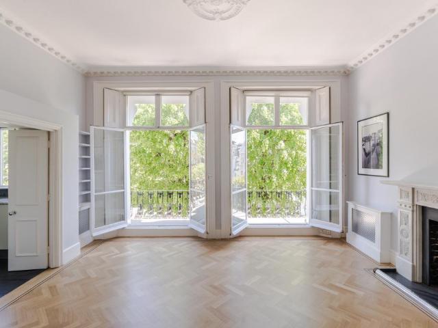 Flat for sale in Notting Hill, Greater London