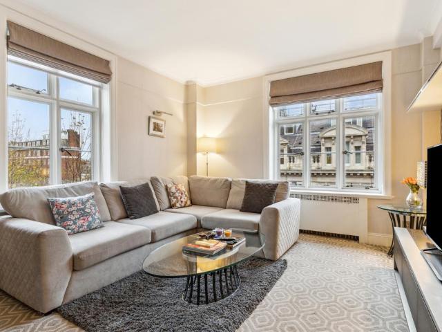 Flat for sale in Mayfair, Greater London