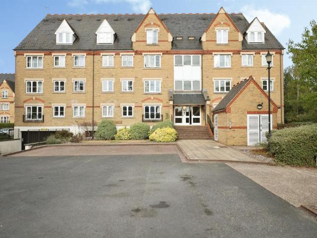 Flat for sale in North Watford, Watford
