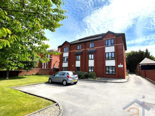 Flat for sale in Southport, Sefton