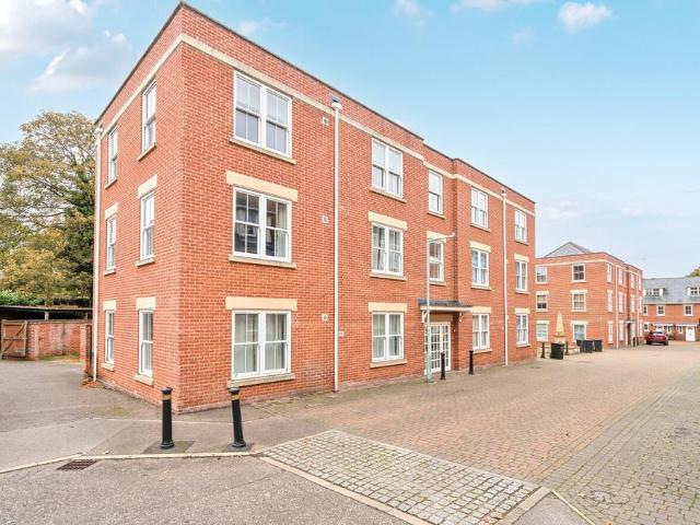 Flat for sale in Chedburgh, Suffolk