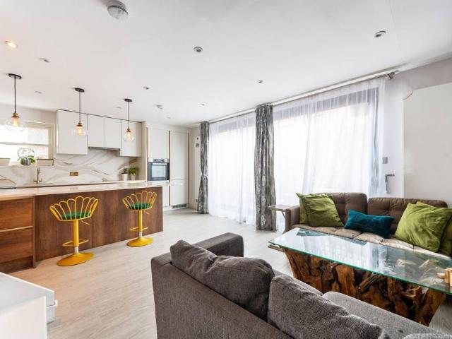 Flat for sale in Notting Hill, Greater London