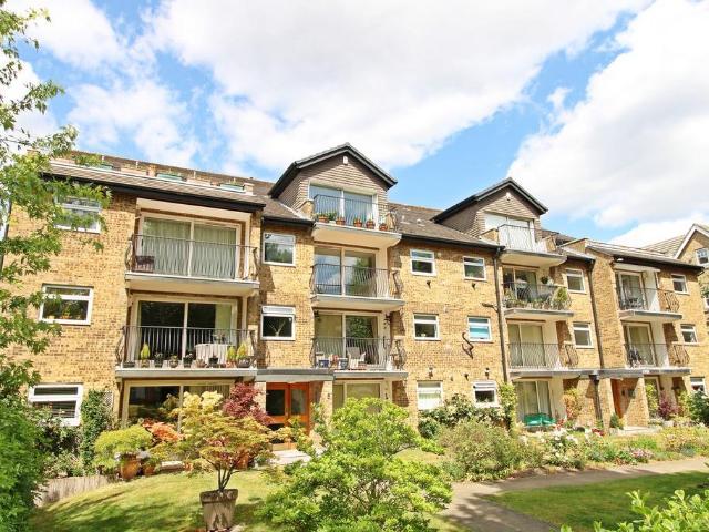 Flat for sale in Beckenham, Greater London