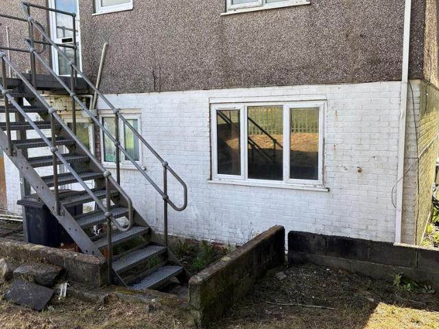 Flat for sale in Mynyddbach, Nangreaves