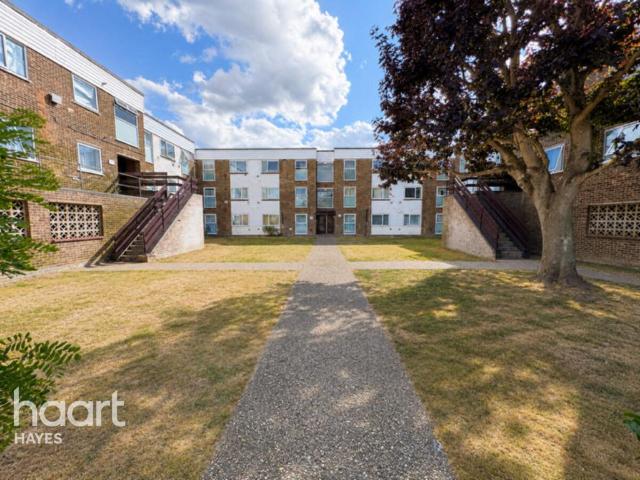 Flat for sale in London Borough of Hounslow, Greater London