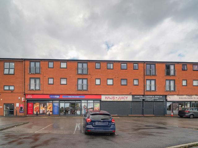Flat for sale in Calderstones