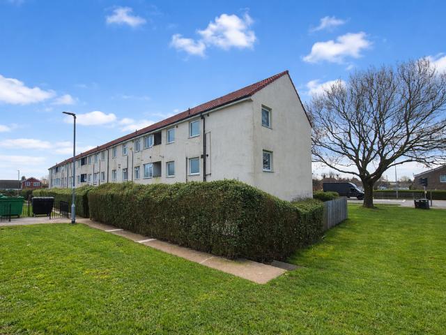 Flat for sale in Scholes, West Yorkshire